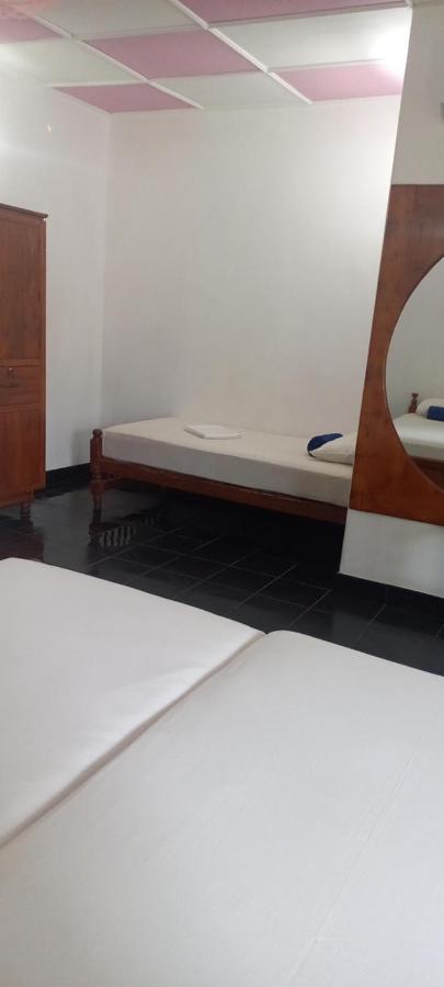 Ocean View Tourist Guest House At Negombo Beach Near The Airport Exteriör bild